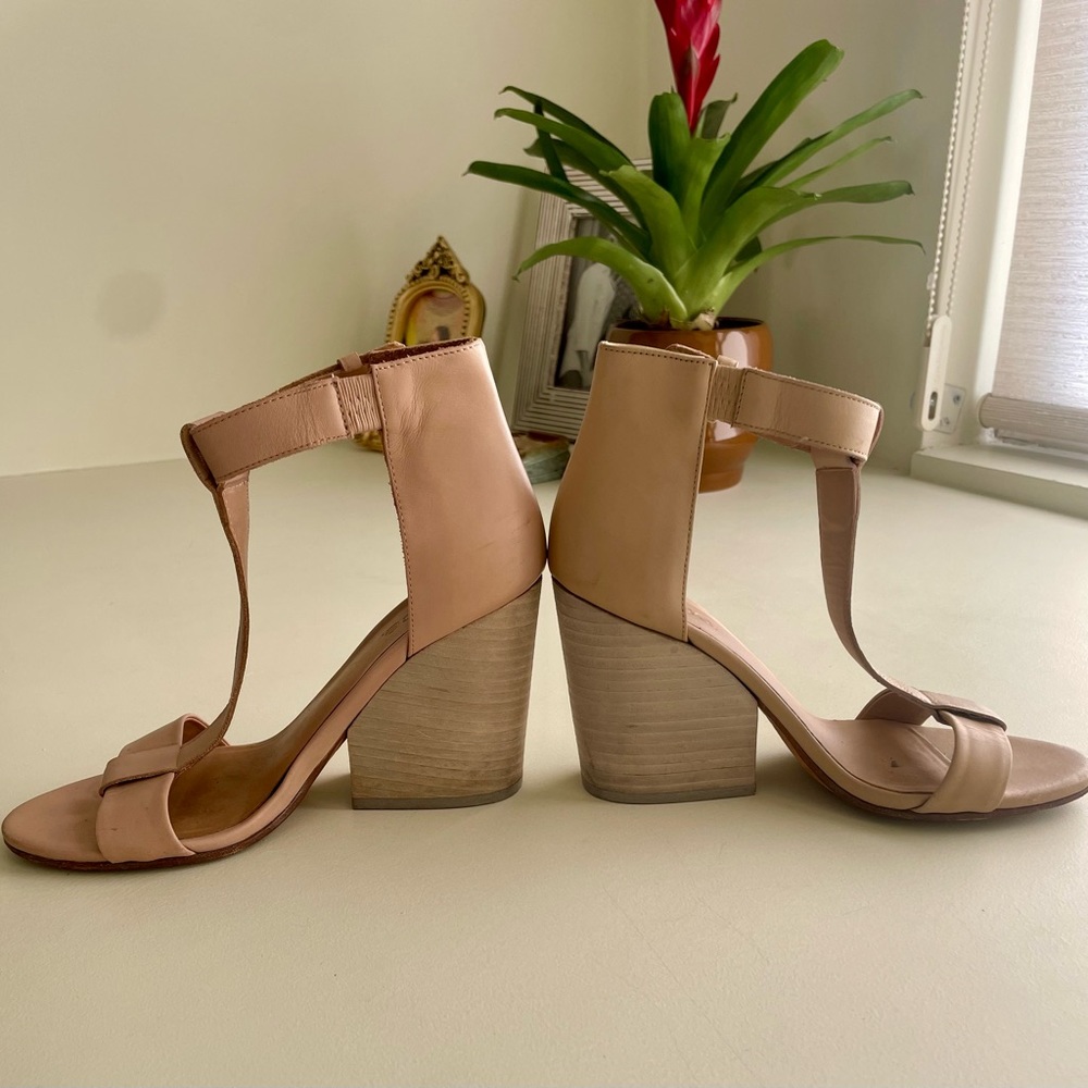 Vince Heel Sandal Nude Leather sz 6 EUC - Picture 2 of 3